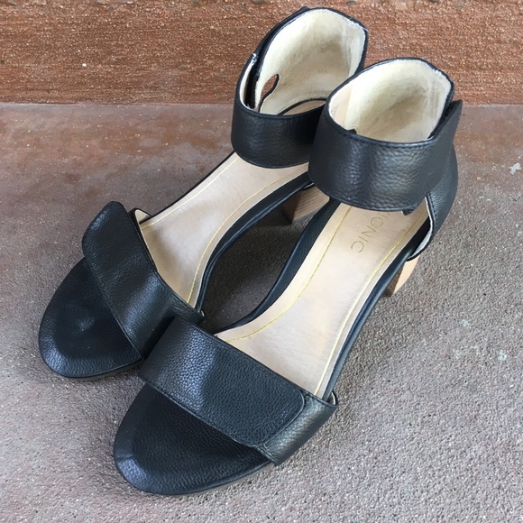 solana heeled sandal